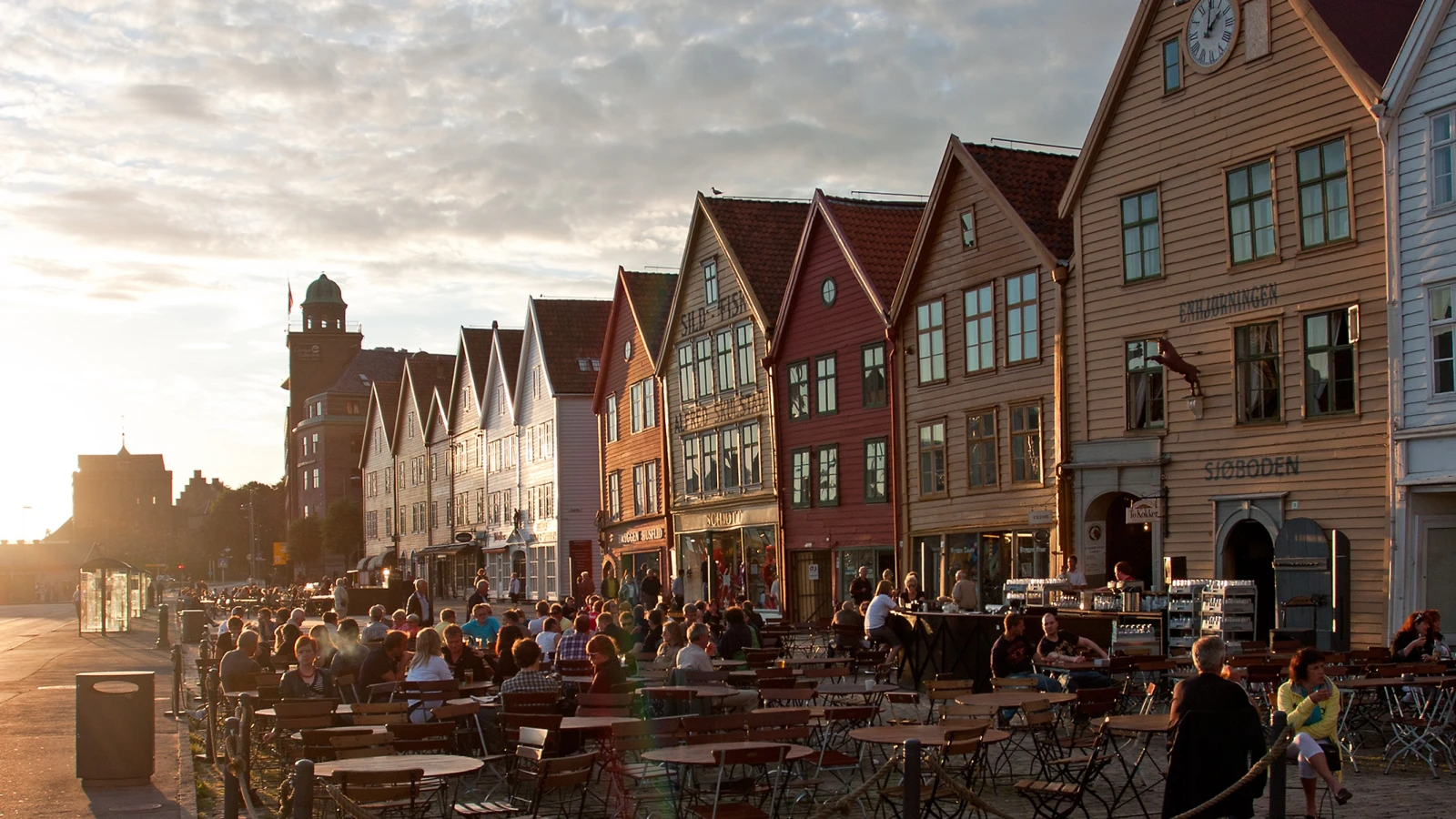 Přístav Hansakvarteret Bryggen v Bergenu, Norsko s přístupem k pronájmu auta