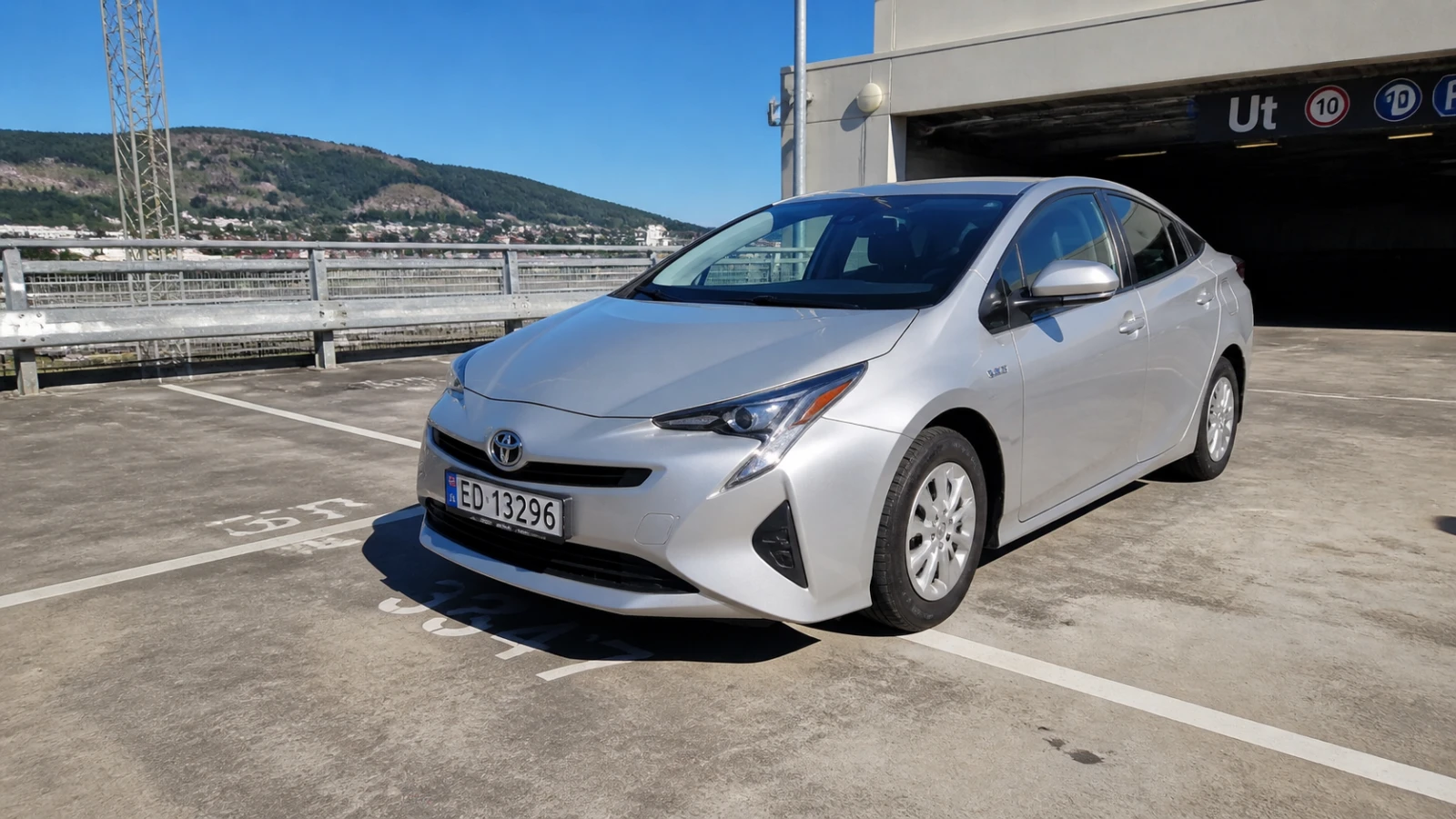 Economy Toyota Prius car rental deal Bergen Norway no deposit